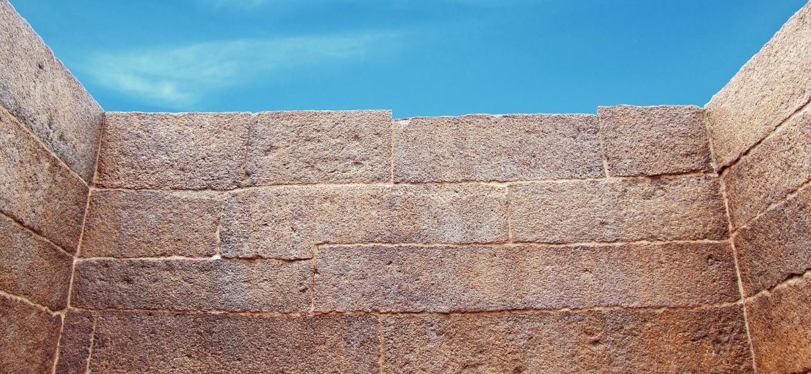 wall-644468_1920